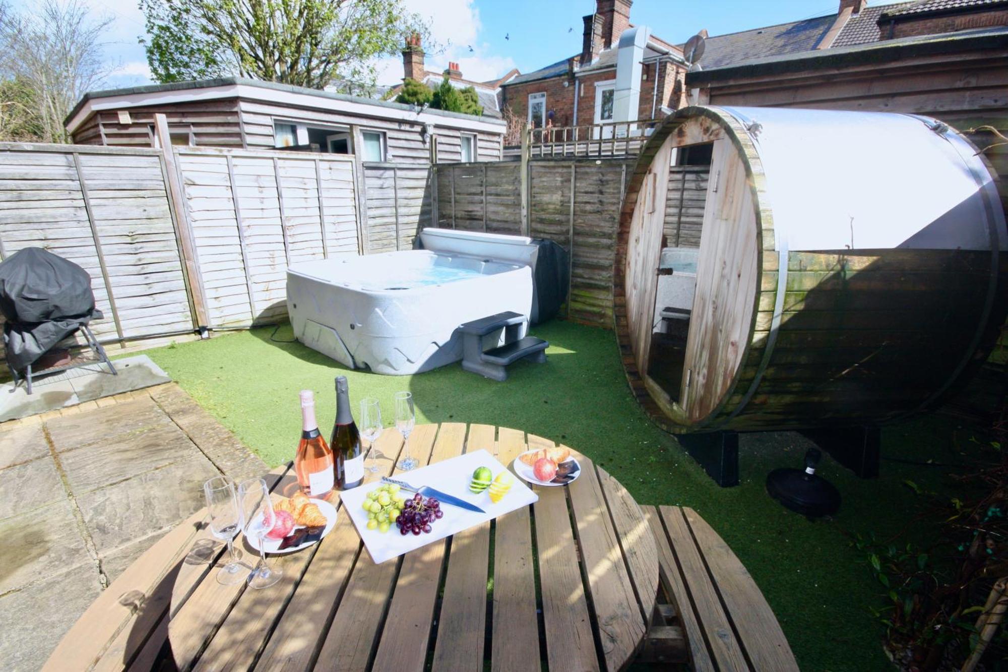 Holiday Home Hot Tub & Sauna Bournemouth Exteriör bild